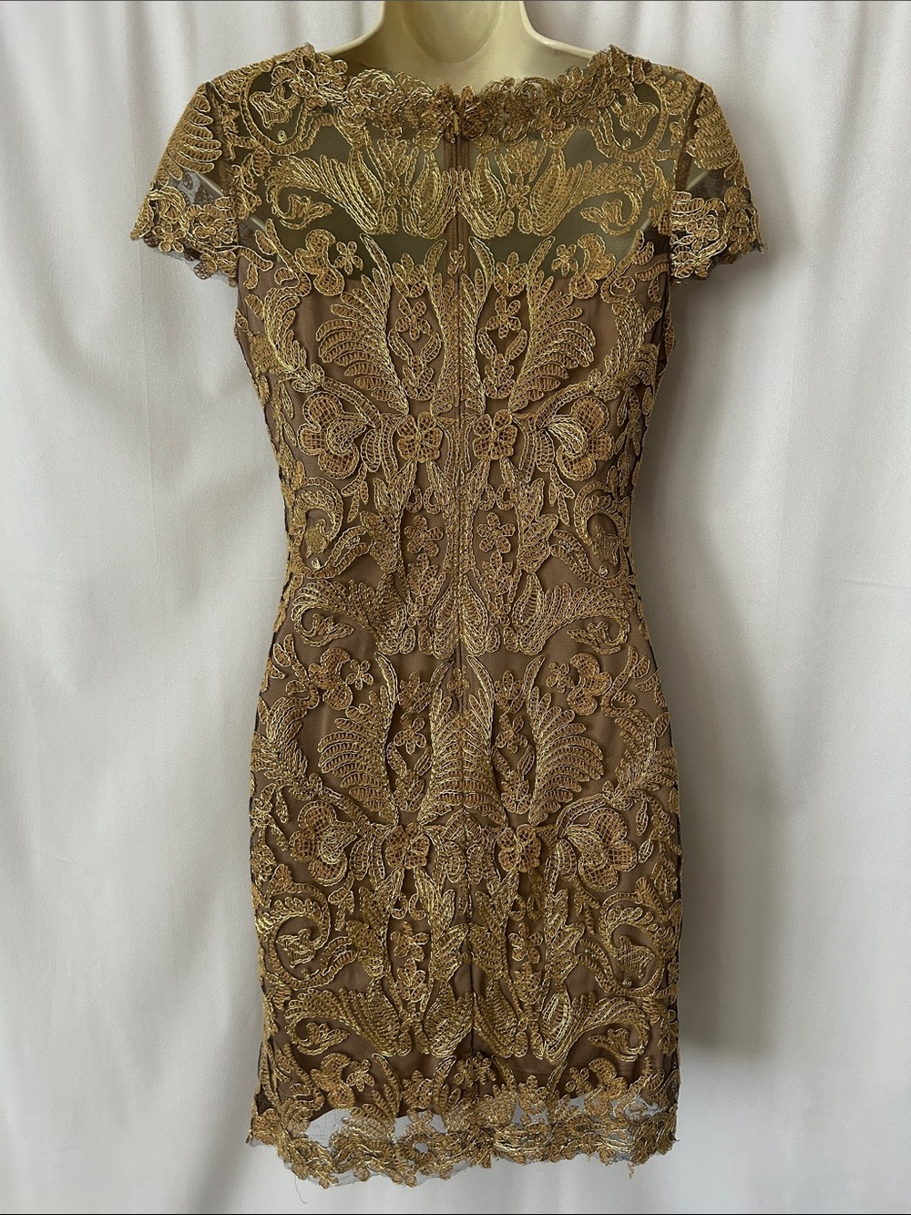 Tadashi Shoji Gold Lace Cap Sleeve Body Con Sheath Mini Dress **Size 2** 🌺🌺 - Picture 2 of 7